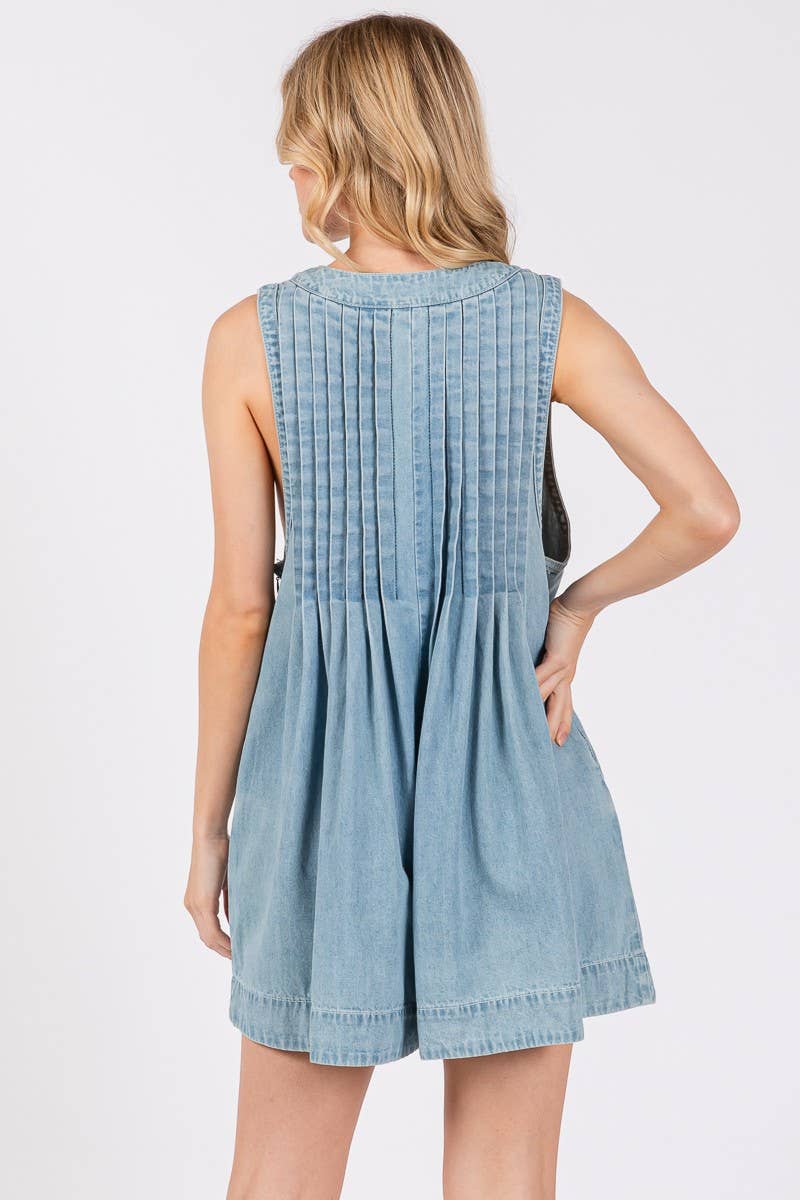 PLEATED TIE FRONT DENIM WASHED ROMPER: LT DENIM / L